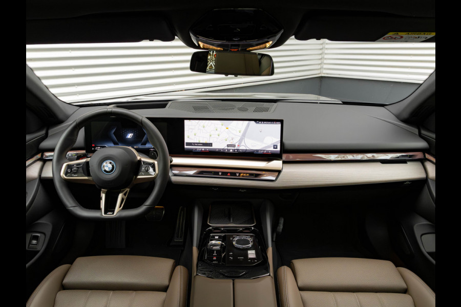 BMW 5 Serie Touring 550e xDrive M-Sport Pro - Pano - Onderstel Prof - Driving Ass Plus - Harman Kardon