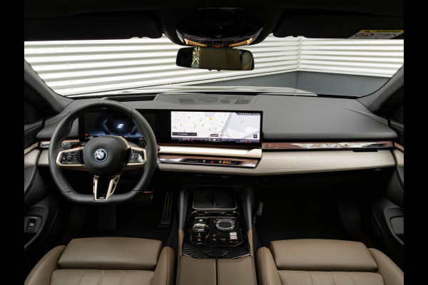 BMW 5 Serie Touring 550e xDrive M-Sport Pro - Pano - Onderstel Prof - Driving Ass Plus - Harman Kardon