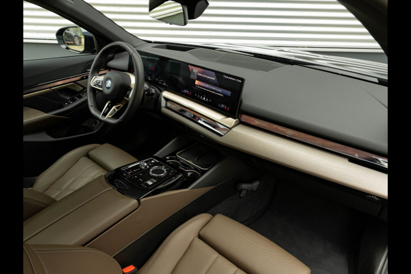 BMW 5 Serie Touring 550e xDrive M-Sport Pro - Pano - Onderstel Prof - Driving Ass Plus - Harman Kardon
