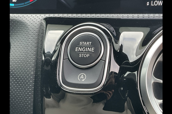 Mercedes-Benz A-Klasse 180 Business Solution AMG Pano Memory Sfeerverl Carplay Led Stoelverw VOL!