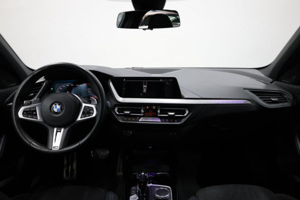 BMW 1-serie M135i xDrive M-PERFORMANCE/LED/VIRTUAL/SFEER/PANO/ALCANTARA+S.VERWARMING/LMV/CRUISE/ECC/12 MND GARANTIE!