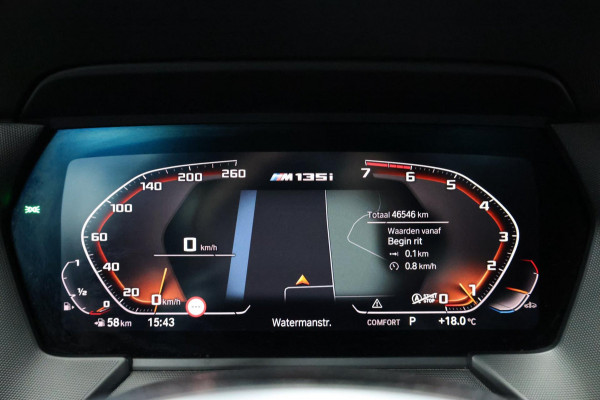 BMW 1-serie M135i xDrive M-PERFORMANCE/LED/VIRTUAL/SFEER/PANO/ALCANTARA+S.VERWARMING/LMV/CRUISE/ECC/12 MND GARANTIE!