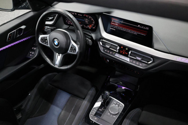 BMW 1-serie M135i xDrive M-PERFORMANCE/LED/VIRTUAL/SFEER/PANO/ALCANTARA+S.VERWARMING/LMV/CRUISE/ECC/12 MND GARANTIE!