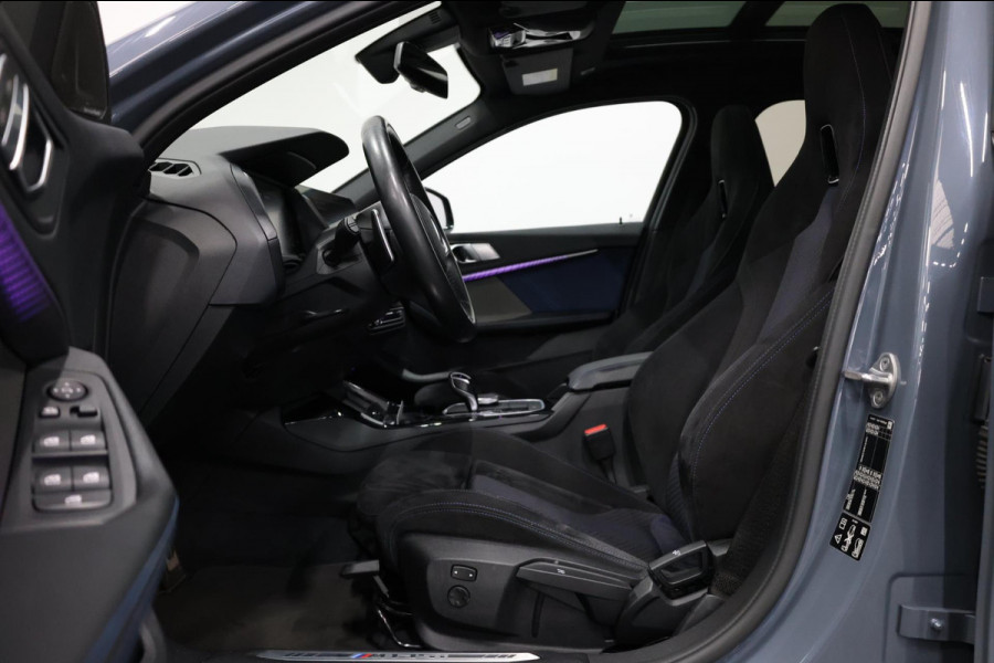 BMW 1-serie M135i xDrive M-PERFORMANCE/LED/VIRTUAL/SFEER/PANO/ALCANTARA+S.VERWARMING/LMV/CRUISE/ECC/12 MND GARANTIE!