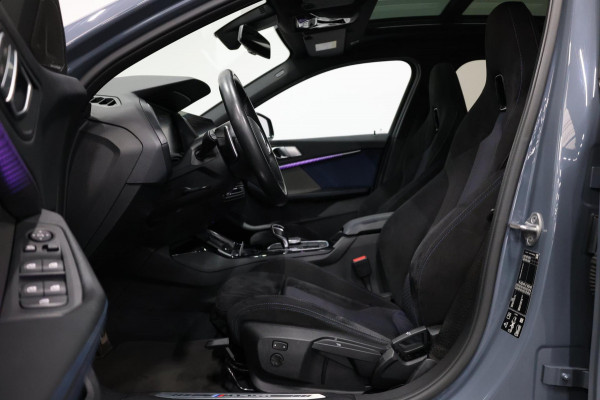 BMW 1-serie M135i xDrive M-PERFORMANCE/LED/VIRTUAL/SFEER/PANO/ALCANTARA+S.VERWARMING/LMV/CRUISE/ECC/12 MND GARANTIE!