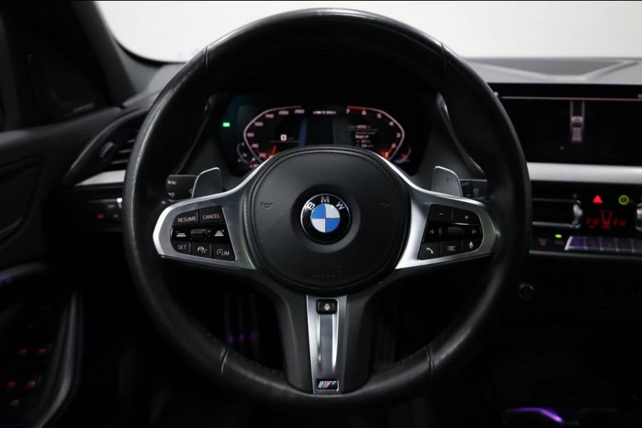 BMW 1-serie M135i xDrive M-PERFORMANCE/LED/VIRTUAL/SFEER/PANO/ALCANTARA+S.VERWARMING/LMV/CRUISE/ECC/12 MND GARANTIE!
