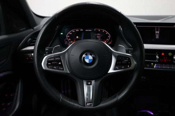 BMW 1-serie M135i xDrive M-PERFORMANCE/LED/VIRTUAL/SFEER/PANO/ALCANTARA+S.VERWARMING/LMV/CRUISE/ECC/12 MND GARANTIE!