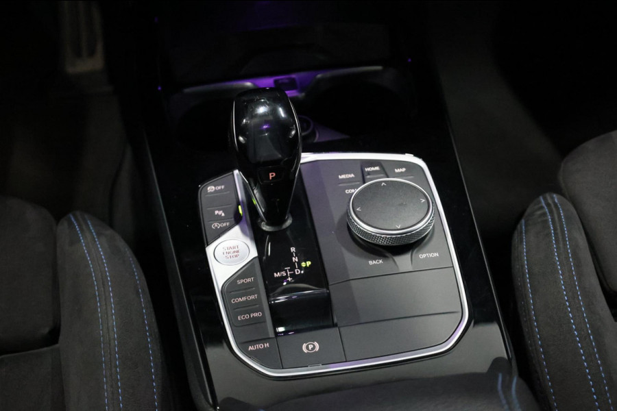 BMW 1-serie M135i xDrive M-PERFORMANCE/LED/VIRTUAL/SFEER/PANO/ALCANTARA+S.VERWARMING/LMV/CRUISE/ECC/12 MND GARANTIE!