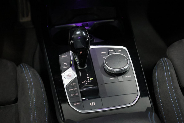 BMW 1-serie M135i xDrive M-PERFORMANCE/LED/VIRTUAL/SFEER/PANO/ALCANTARA+S.VERWARMING/LMV/CRUISE/ECC/12 MND GARANTIE!