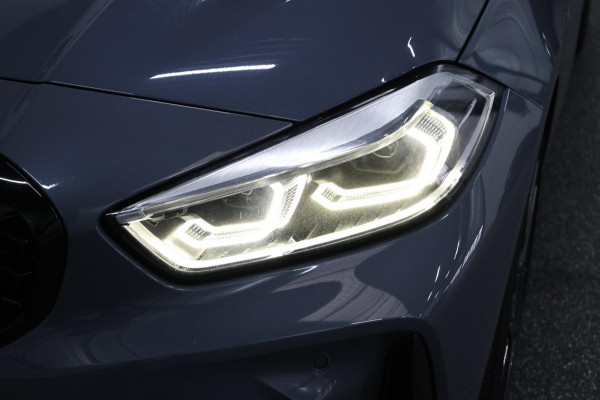 BMW 1-serie M135i xDrive M-PERFORMANCE/LED/VIRTUAL/SFEER/PANO/ALCANTARA+S.VERWARMING/LMV/CRUISE/ECC/12 MND GARANTIE!