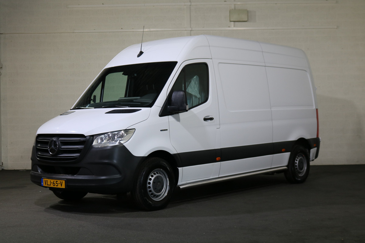 Mercedes-Benz eSprinter L2 H2 55 kWh Airco 270gr Achterdeuren Mercedes-Benz eSprinter L2 H2 55 kWh Airco 270gr Achterdeuren