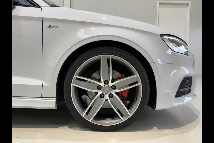 Audi A3 Limousine 2.0 TFSI 190pk quattro Sport S Line | Pano dak Audi A3 Limousine 2.0 TFSI 190pk quattro Sport S Line | Pano dak