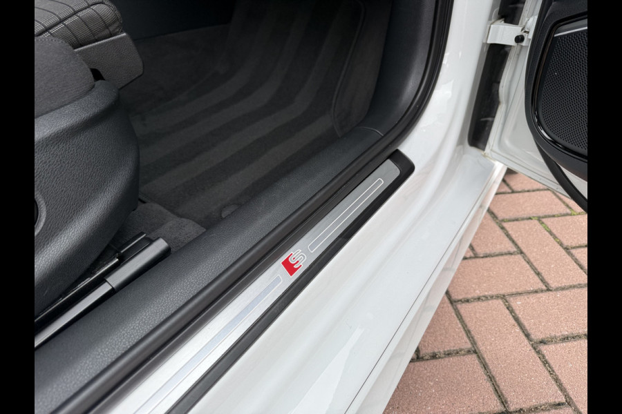 Audi A3 Limousine 2.0 TFSI 190pk quattro Sport S Line | Pano dak Audi A3 Limousine 2.0 TFSI 190pk quattro Sport S Line | Pano dak