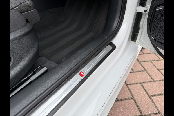 Audi A3 Limousine 2.0 TFSI 190pk quattro Sport S Line | Pano dak Audi A3 Limousine 2.0 TFSI 190pk quattro Sport S Line | Pano dak