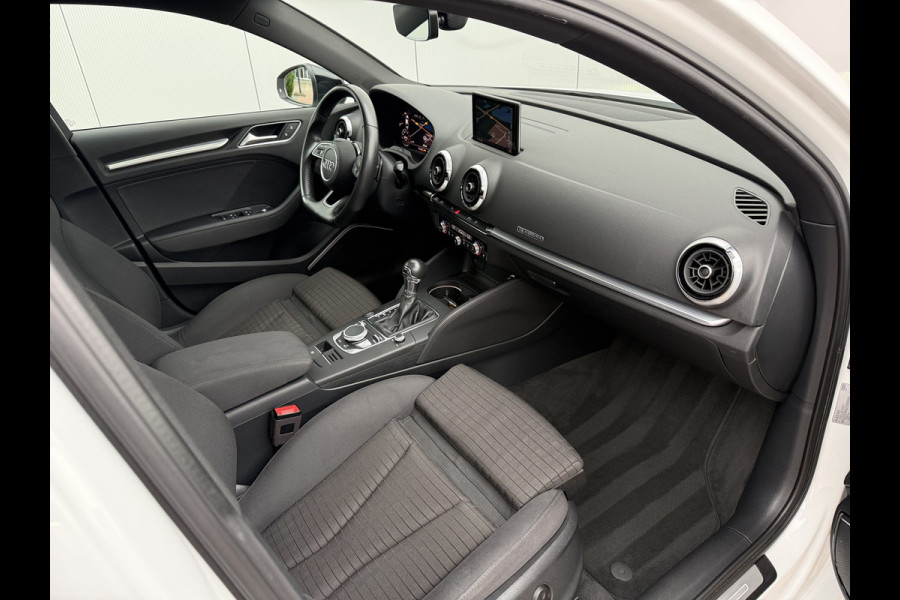 Audi A3 Limousine 2.0 TFSI 190pk quattro Sport S Line | Pano dak Audi A3 Limousine 2.0 TFSI 190pk quattro Sport S Line | Pano dak