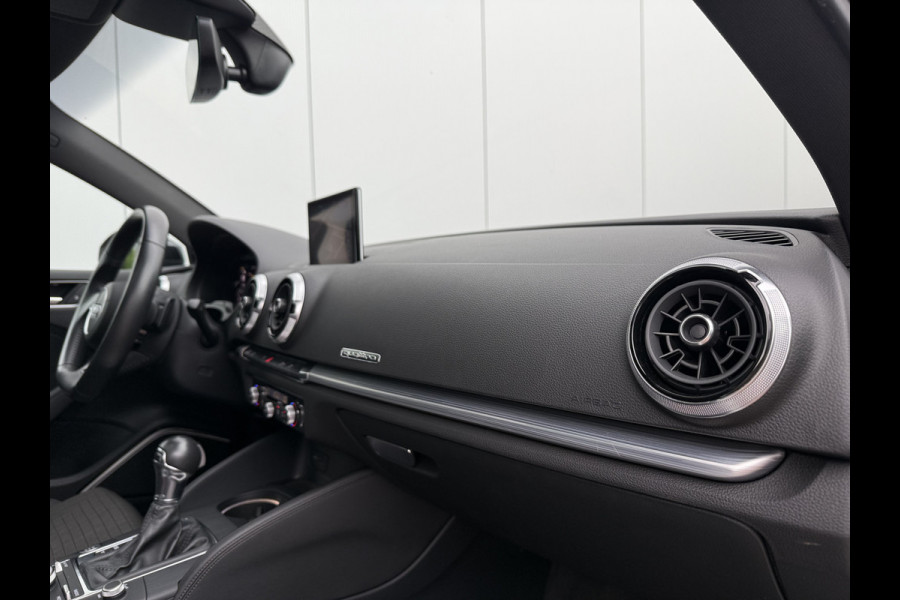 Audi A3 Limousine 2.0 TFSI 190pk quattro Sport S Line | Pano dak Audi A3 Limousine 2.0 TFSI 190pk quattro Sport S Line | Pano dak