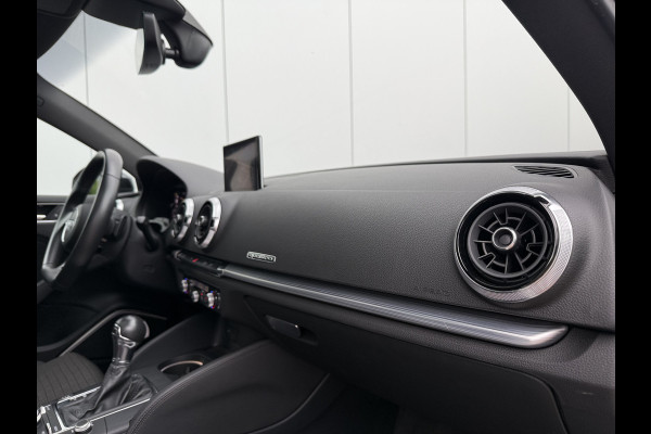 Audi A3 Limousine 2.0 TFSI 190pk quattro Sport S Line | Pano dak Audi A3 Limousine 2.0 TFSI 190pk quattro Sport S Line | Pano dak