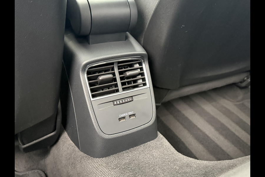 Audi A3 Limousine 2.0 TFSI 190pk quattro Sport S Line | Pano dak Audi A3 Limousine 2.0 TFSI 190pk quattro Sport S Line | Pano dak