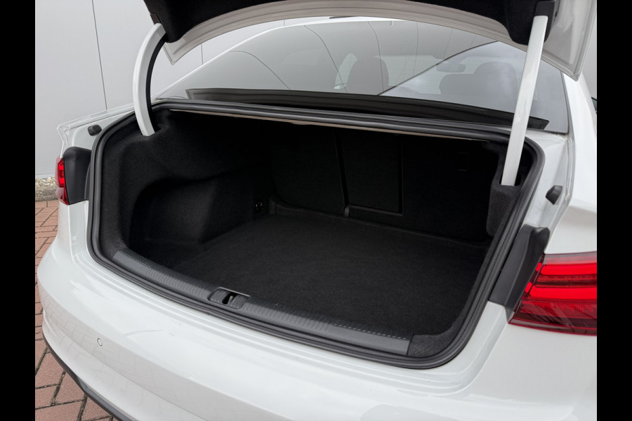 Audi A3 Limousine 2.0 TFSI 190pk quattro Sport S Line | Pano dak Audi A3 Limousine 2.0 TFSI 190pk quattro Sport S Line | Pano dak