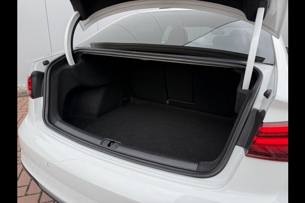 Audi A3 Limousine 2.0 TFSI 190pk quattro Sport S Line | Pano dak Audi A3 Limousine 2.0 TFSI 190pk quattro Sport S Line | Pano dak