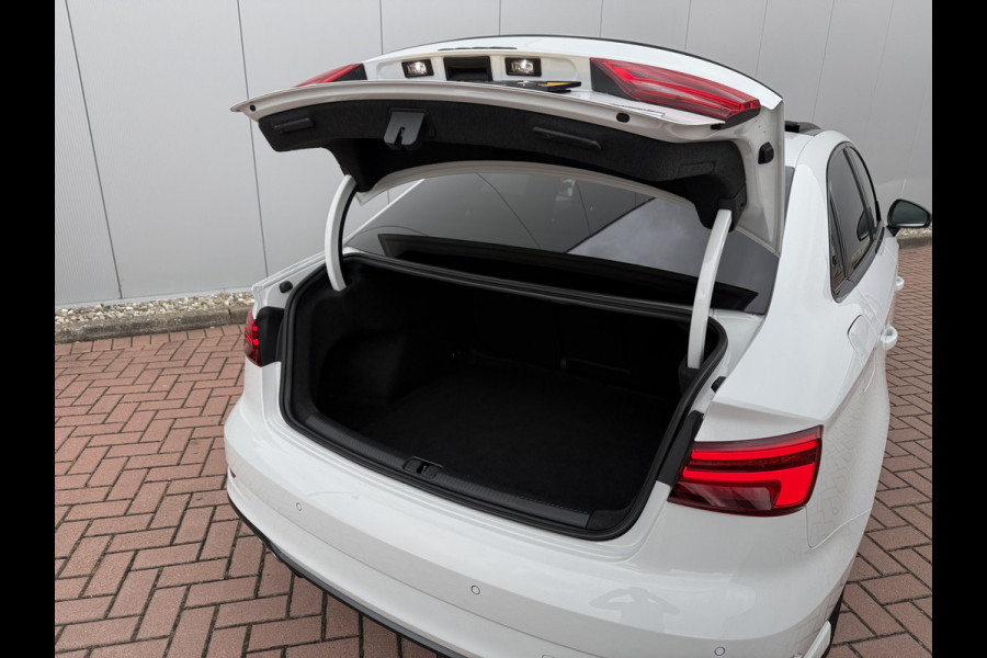 Audi A3 Limousine 2.0 TFSI 190pk quattro Sport S Line | Pano dak Audi A3 Limousine 2.0 TFSI 190pk quattro Sport S Line | Pano dak