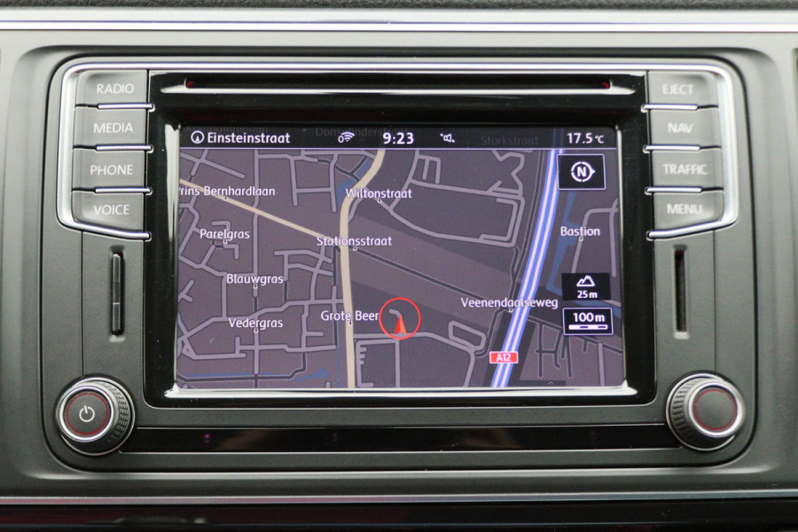 Volkswagen Transporter 2.0 TDI L2H1 DC Highline Navigatie, Cruise, Trekhaak, DAB, PDC, Bluetooth