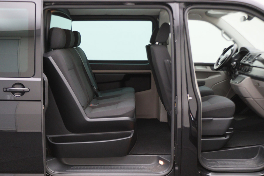 Volkswagen Transporter 2.0 TDI L2H1 DC Highline Navigatie, Cruise, Trekhaak, DAB, PDC, Bluetooth