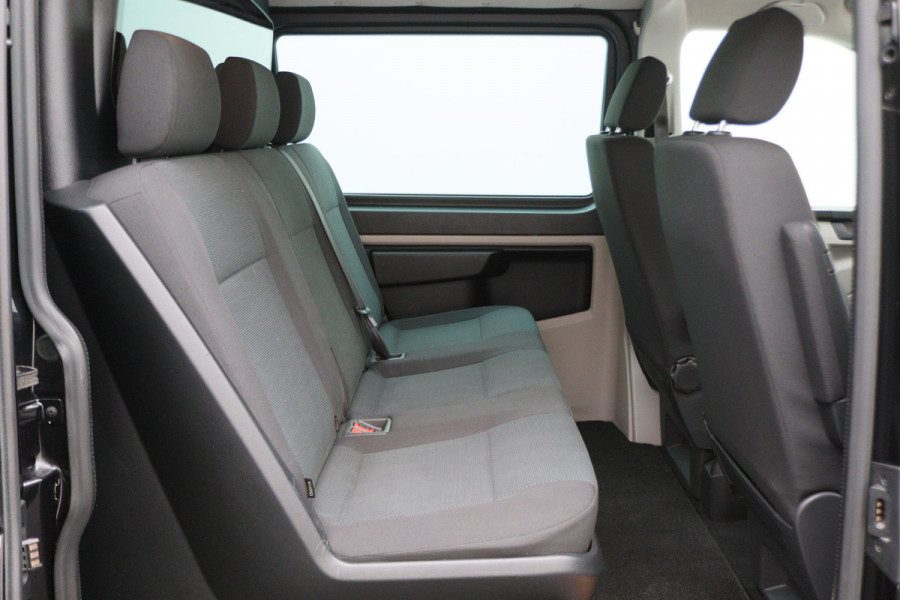 Volkswagen Transporter 2.0 TDI L2H1 DC Highline Navigatie, Cruise, Trekhaak, DAB, PDC, Bluetooth