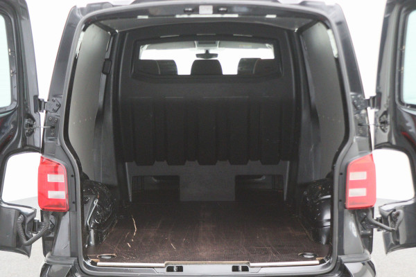 Volkswagen Transporter 2.0 TDI L2H1 DC Highline Navigatie, Cruise, Trekhaak, DAB, PDC, Bluetooth