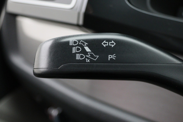 Volkswagen Transporter 2.0 TDI L2H1 DC Highline Navigatie, Cruise, Trekhaak, DAB, PDC, Bluetooth