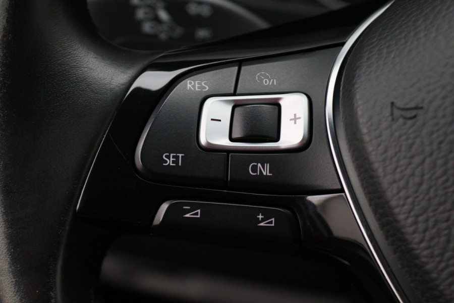 Volkswagen Transporter 2.0 TDI L2H1 DC Highline Navigatie, Cruise, Trekhaak, DAB, PDC, Bluetooth
