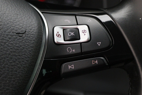 Volkswagen Transporter 2.0 TDI L2H1 DC Highline Navigatie, Cruise, Trekhaak, DAB, PDC, Bluetooth