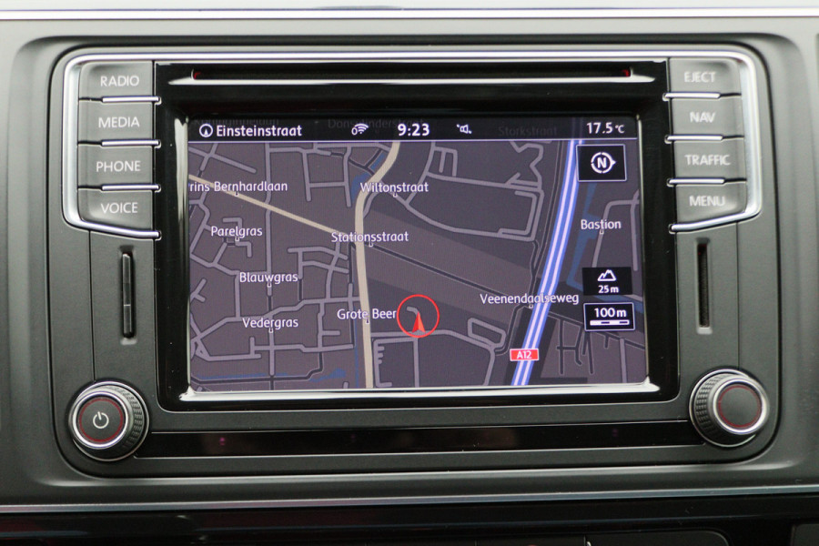 Volkswagen Transporter 2.0 TDI L2H1 DC Highline Navigatie, Cruise, Trekhaak, DAB, PDC, Bluetooth