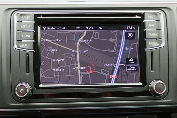 Volkswagen Transporter 2.0 TDI L2H1 DC Highline Navigatie, Cruise, Trekhaak, DAB, PDC, Bluetooth