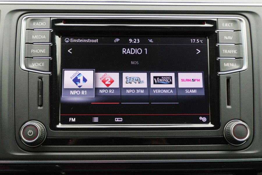 Volkswagen Transporter 2.0 TDI L2H1 DC Highline Navigatie, Cruise, Trekhaak, DAB, PDC, Bluetooth