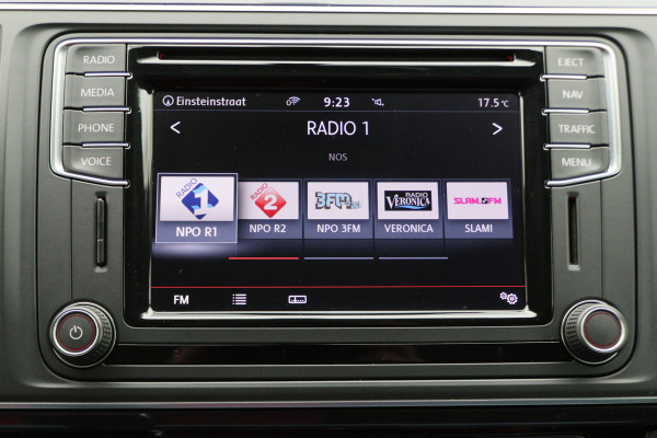 Volkswagen Transporter 2.0 TDI L2H1 DC Highline Navigatie, Cruise, Trekhaak, DAB, PDC, Bluetooth