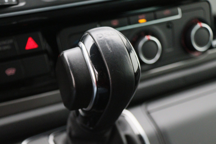 Volkswagen Transporter 2.0 TDI L2H1 DC Highline Navigatie, Cruise, Trekhaak, DAB, PDC, Bluetooth