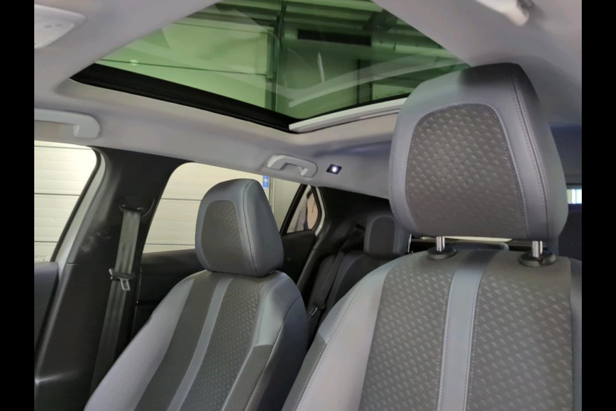 Peugeot 2008 1.2 PureTech 130pk Allure Pack Auto. Panoramadak Navigatie Apple Carplay/Android Auto Camera Parkeersensoren Adaptive Cruise Control Virtual Cockpit Climate Control Lichtmetalen velgen