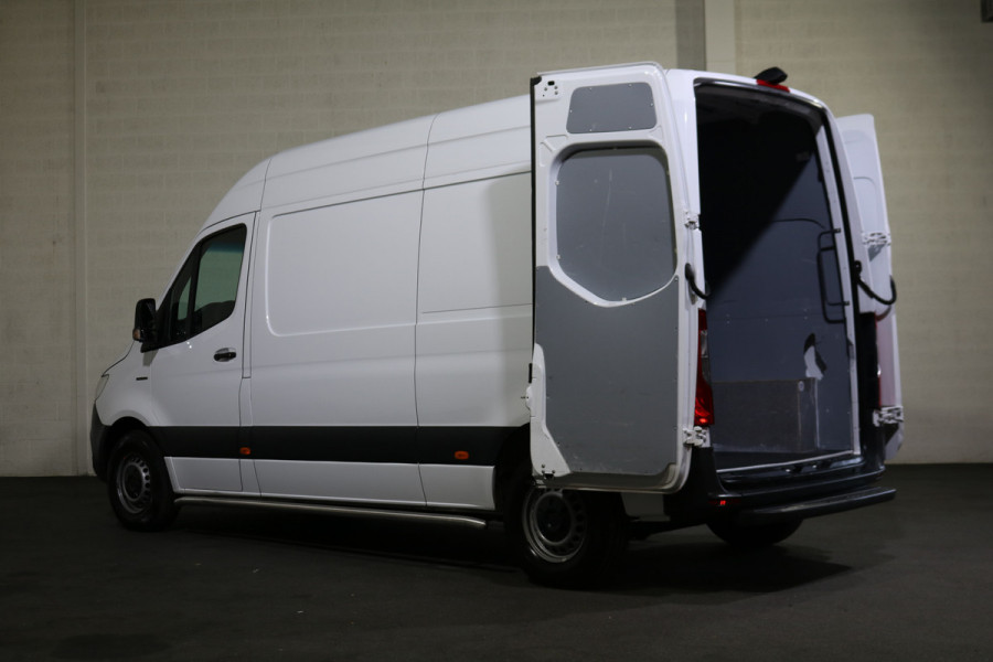 Mercedes-Benz eSprinter L2 H2 55 kWh Airco 270gr Achterdeuren Mercedes-Benz eSprinter L2 H2 55 kWh Airco 270gr Achterdeuren