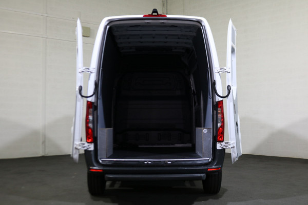 Mercedes-Benz eSprinter L2 H2 55 kWh Airco 270gr Achterdeuren Mercedes-Benz eSprinter L2 H2 55 kWh Airco 270gr Achterdeuren