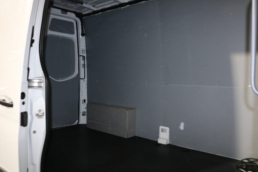 Mercedes-Benz eSprinter L2 H2 55 kWh Airco 270gr Achterdeuren Mercedes-Benz eSprinter L2 H2 55 kWh Airco 270gr Achterdeuren