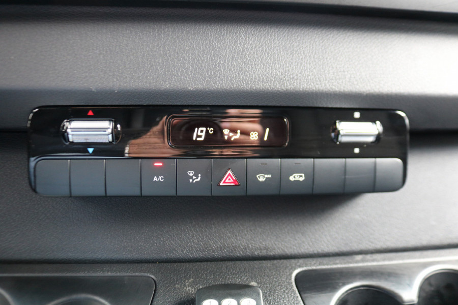 Mercedes-Benz eSprinter L2 H2 55 kWh Airco 270gr Achterdeuren Mercedes-Benz eSprinter L2 H2 55 kWh Airco 270gr Achterdeuren