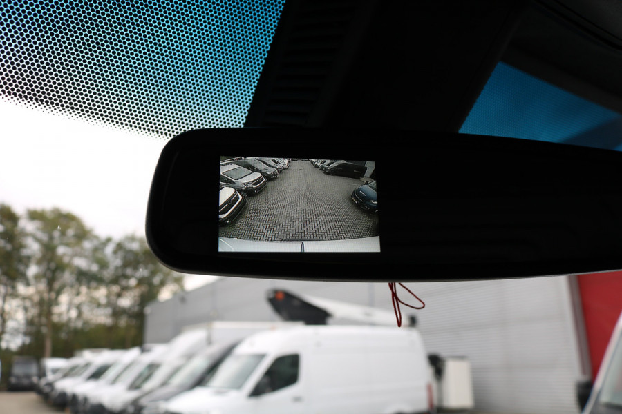 Mercedes-Benz eSprinter L2 H2 55 kWh Airco 270gr Achterdeuren Mercedes-Benz eSprinter L2 H2 55 kWh Airco 270gr Achterdeuren