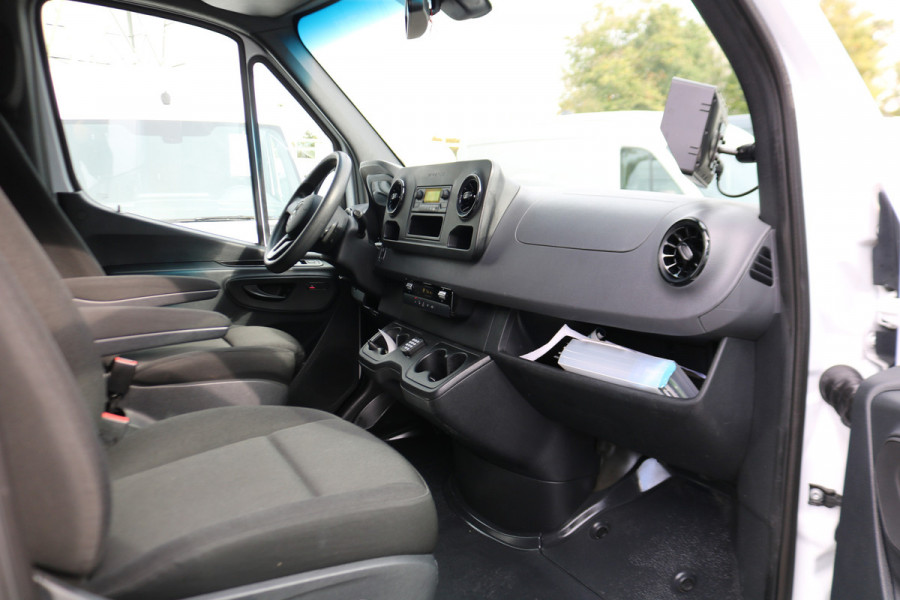 Mercedes-Benz eSprinter L2 H2 55 kWh Airco 270gr Achterdeuren Mercedes-Benz eSprinter L2 H2 55 kWh Airco 270gr Achterdeuren
