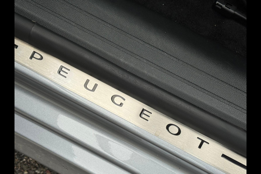 Peugeot e-208 EV GT 350 50 kWh, adaptief cruise control, panoramadak 1/2 lederen sportinterieur, 1 e eigenaar,nl auto nap