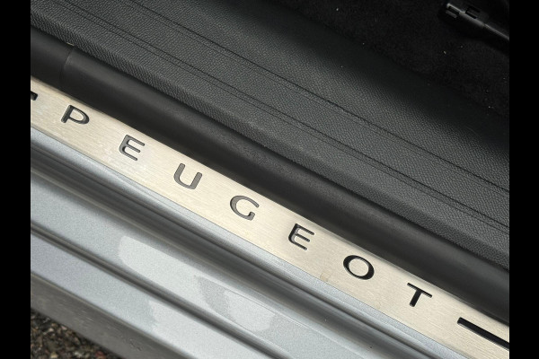 Peugeot e-208 EV GT 350 50 kWh, adaptief cruise control, panoramadak 1/2 lederen sportinterieur, 1 e eigenaar,nl auto nap
