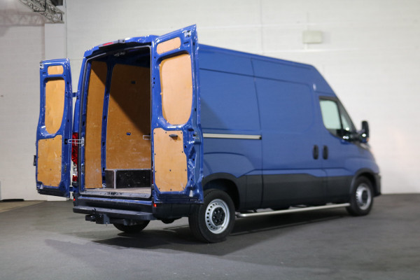 Iveco Daily 35S14 L2 H2 Airco Automaat 3.5T Trekhaak Iveco Daily 35S14 L2 H2 Airco Automaat 3.5T Trekhaak