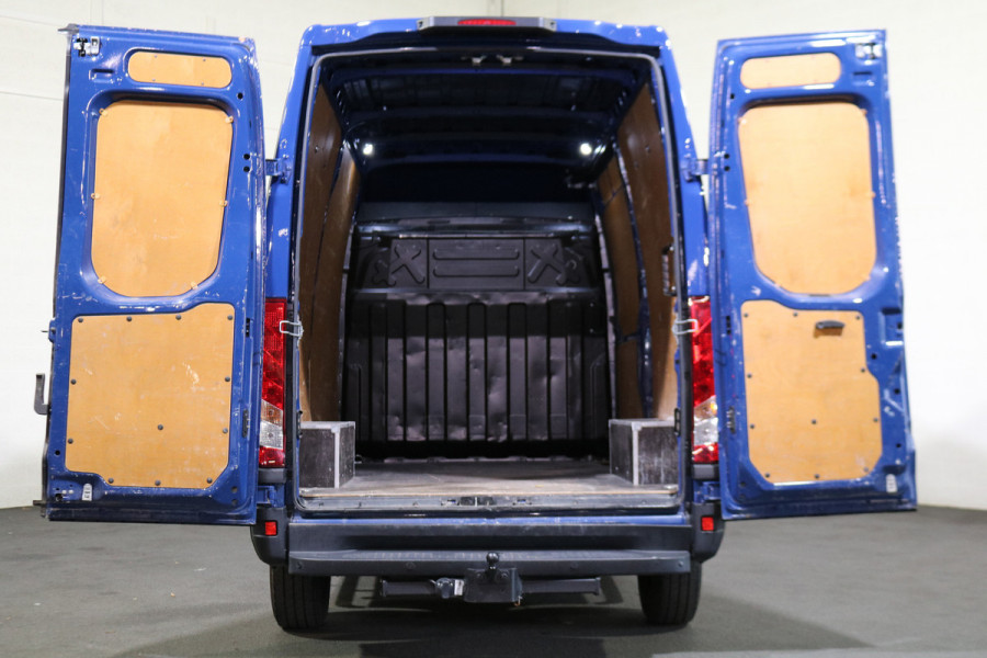 Iveco Daily 35S14 L2 H2 Airco Automaat 3.5T Trekhaak Iveco Daily 35S14 L2 H2 Airco Automaat 3.5T Trekhaak