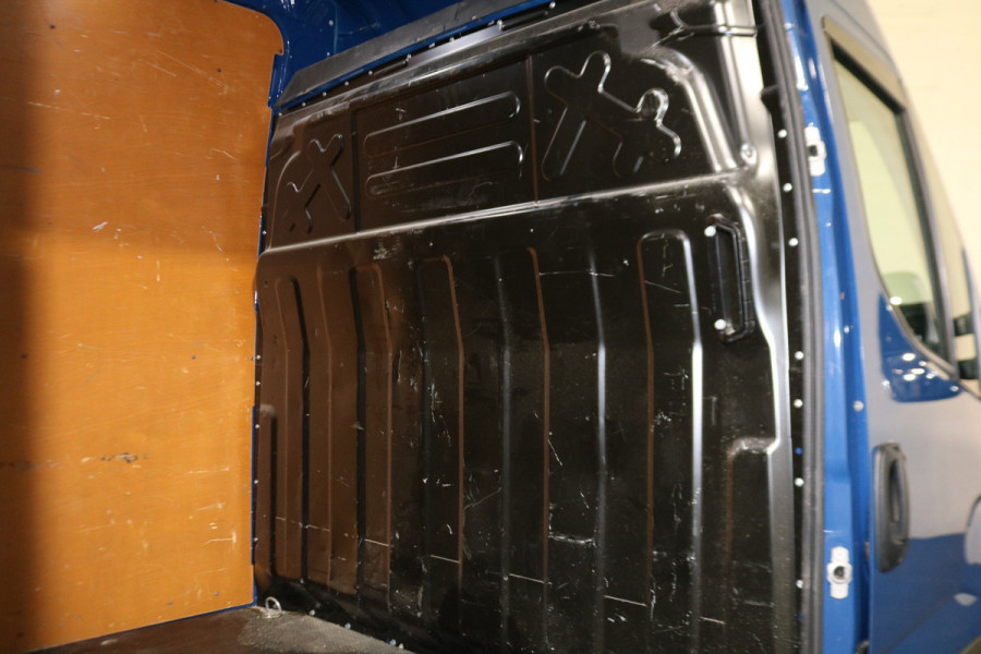 Iveco Daily 35S14 L2 H2 Airco Automaat 3.5T Trekhaak Iveco Daily 35S14 L2 H2 Airco Automaat 3.5T Trekhaak