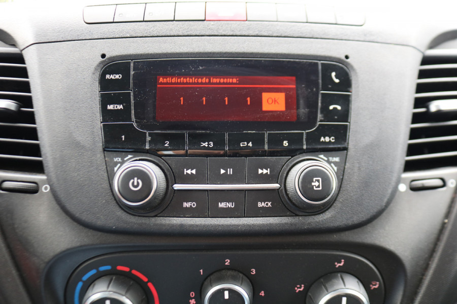 Iveco Daily 35S14 L2 H2 Airco Automaat 3.5T Trekhaak Iveco Daily 35S14 L2 H2 Airco Automaat 3.5T Trekhaak